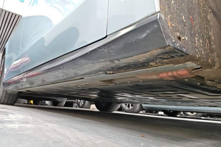 Used Nio ET5 2022 75 kWh Right Side Sill