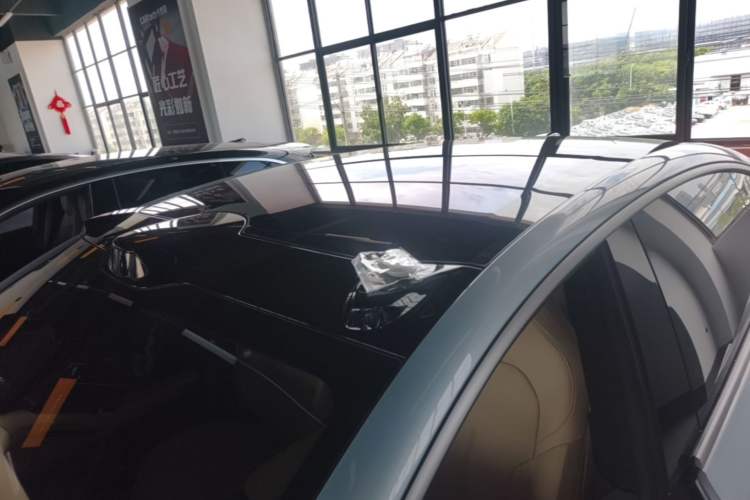 Used Nio ET5 2022 75 kWh Roof
