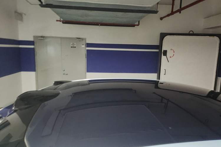 Used Nio ET5 2022 75 kWh Roof