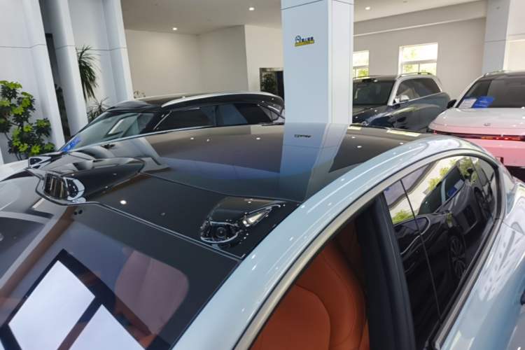 Used Nio ET5 2022 75 kWh Roof