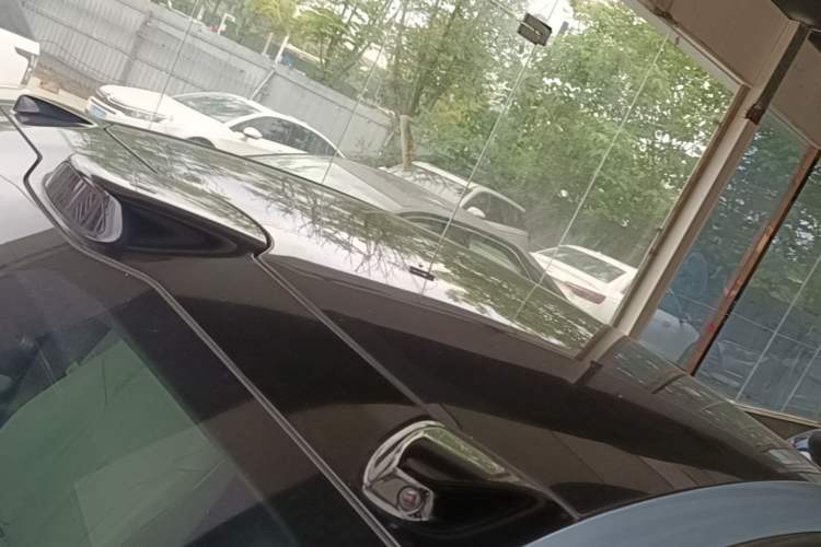 Used Nio ET5 2022 75 kWh Roof