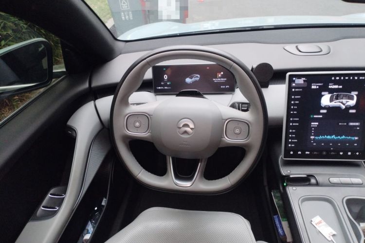 Used Nio ET5 2022 75 kWh Steering Wheel