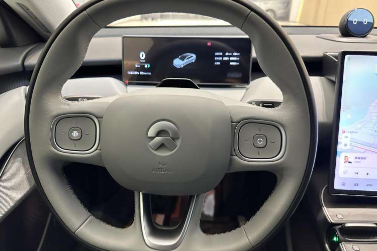 Used Nio ET5 2022 75 kWh Steering Wheel