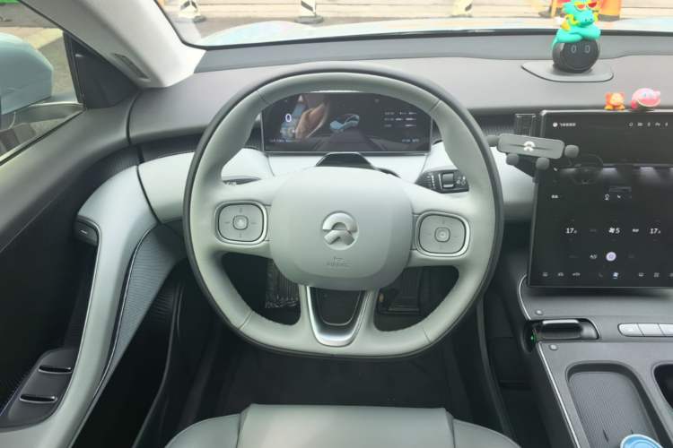 Used Nio ET5 2022 75 kWh Steering Wheel