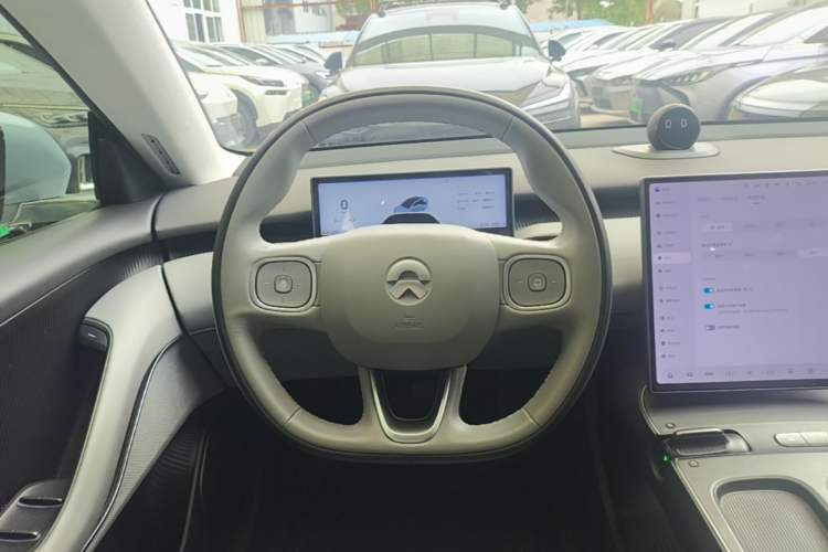 Used Nio ET5 2022 75 kWh Steering Wheel
