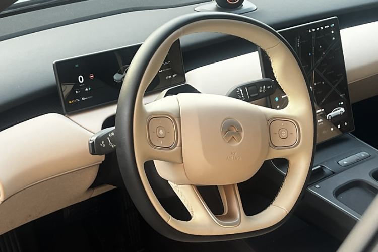 Used Nio ET5 2022 75 kWh Steering Wheel