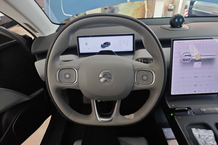Used Nio ET5 2022 100 kWh Steering Wheel