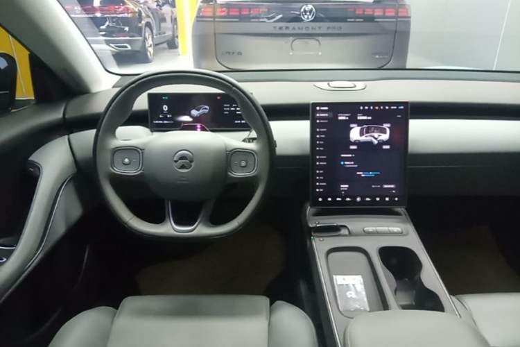 Used Nio ET5 2022 75 kWh Steering Wheel