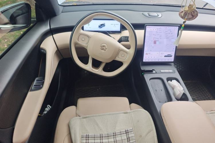 Used Nio ET5 2022 75 kWh Steering Wheel