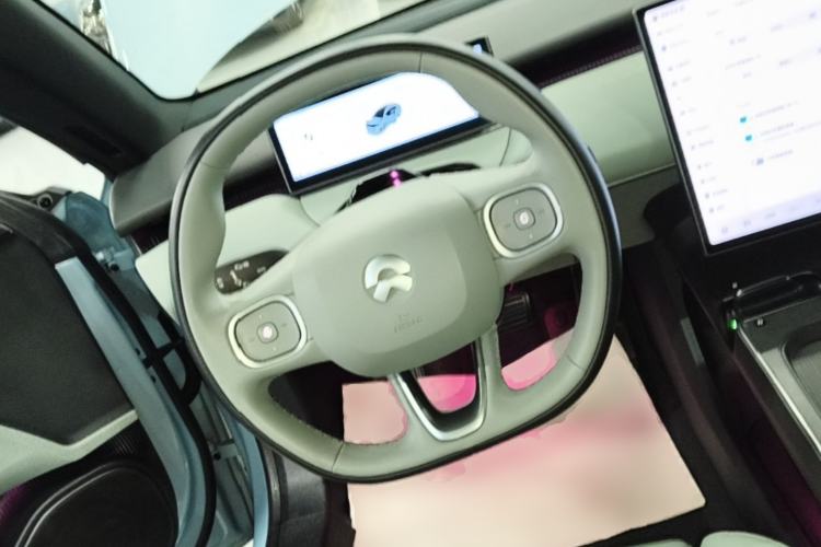 Used Nio ET5 2022 75 kWh Steering Wheel