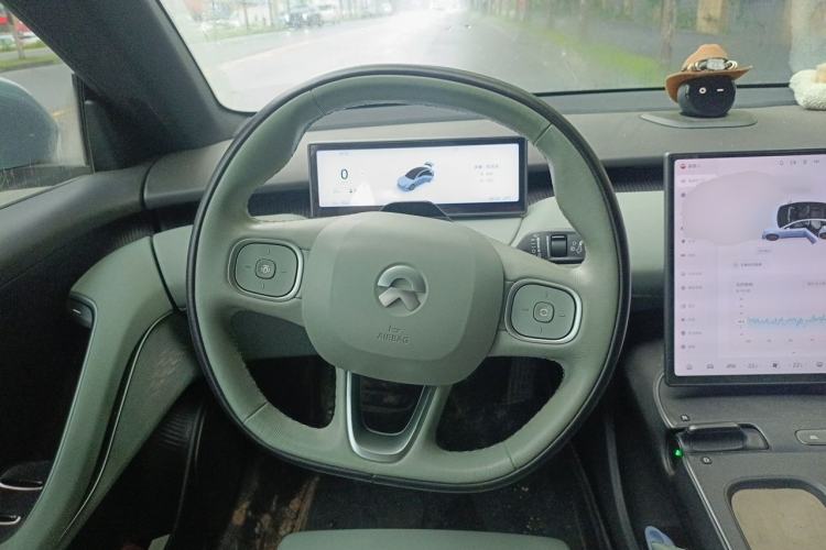 Used Nio ET5 2022 75 kWh Steering Wheel