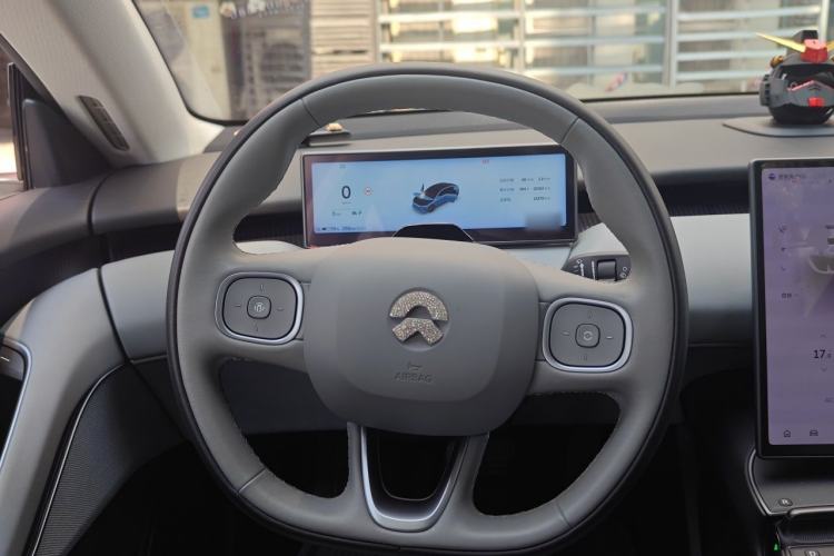 Used Nio ET5 2022 75 kWh Steering Wheel