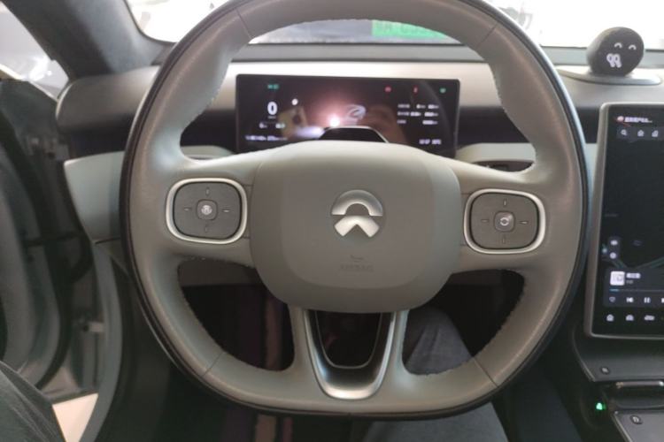 Used Nio ET5 2022 75 kWh Steering Wheel