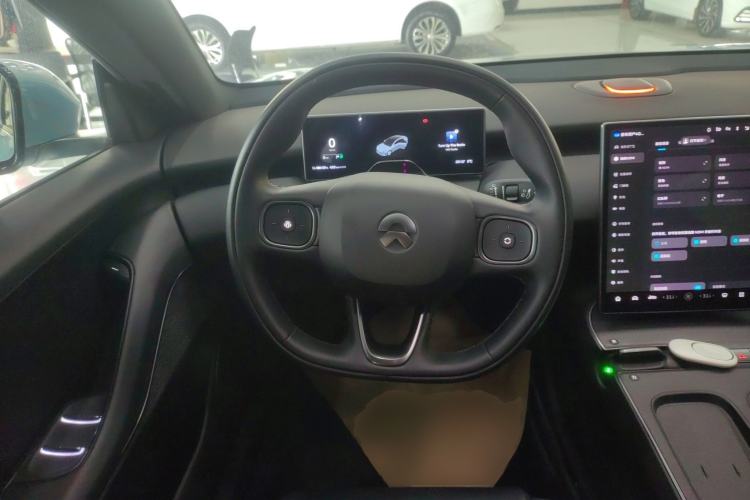 Used Nio ET5 2022 75 kWh Steering Wheel