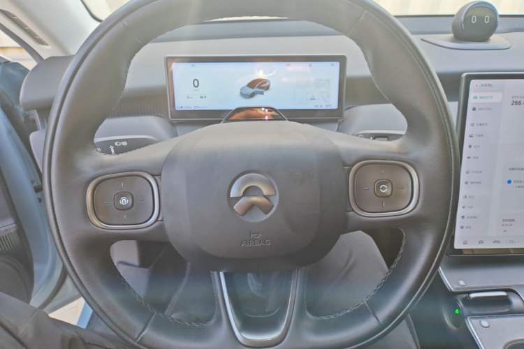 Used Nio ET5 2022 75 kWh Steering Wheel