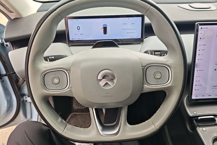 Used Nio ET5 2022 75 kWh Steering Wheel