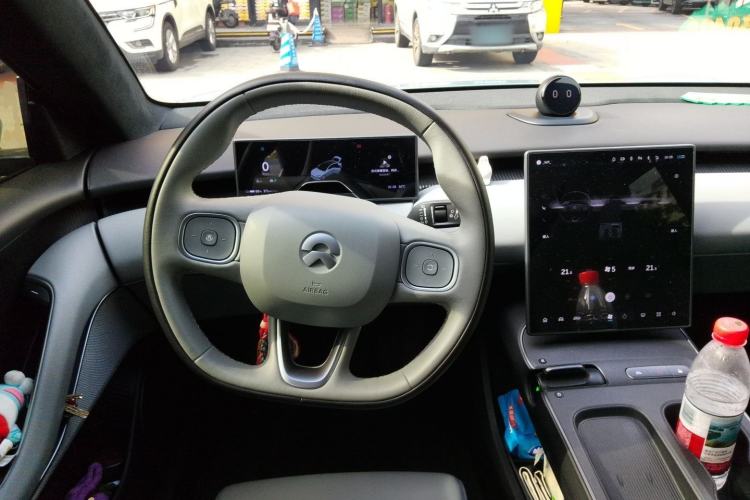 Used Nio ET5 2022 75 kWh Steering Wheel