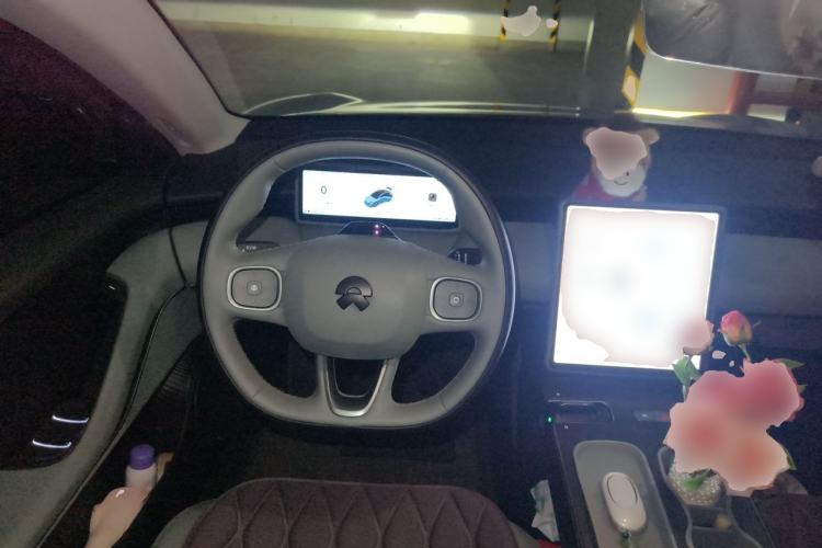 Used Nio ET5 2022 75 kWh Steering Wheel