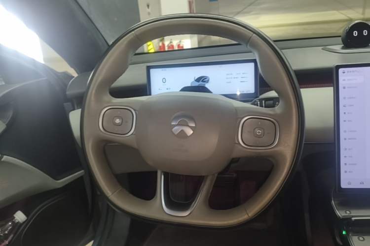Used Nio ET5 2022 75 kWh Steering Wheel