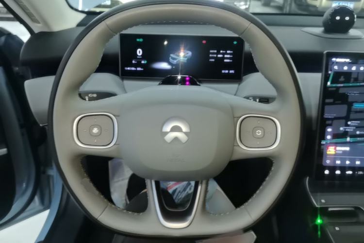 Used Nio ET5 2022 75 kWh Steering Wheel