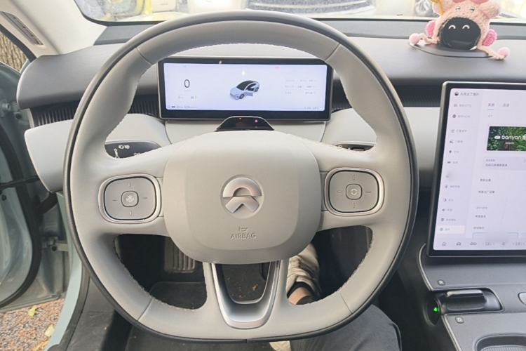 Used Nio ET5 2022 75 kWh Steering Wheel
