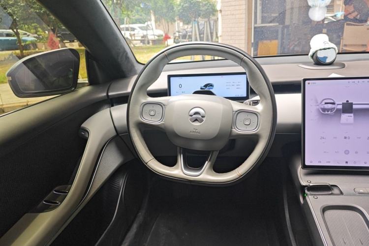 Used Nio ET5 2022 75 kWh Steering Wheel