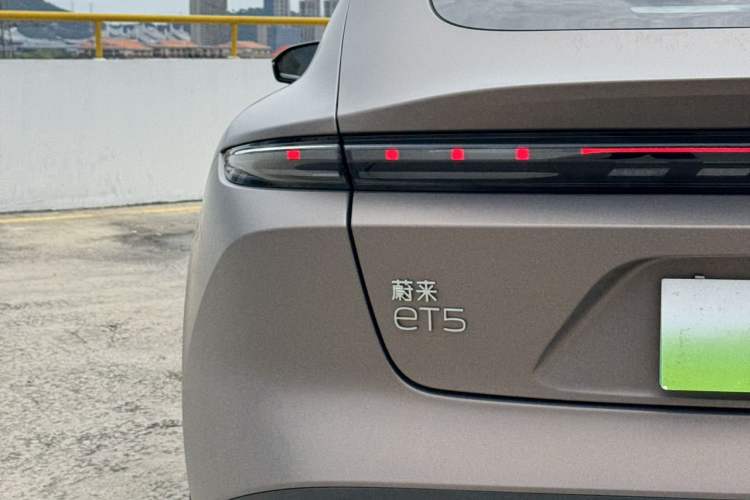 Used Nio ET5 2022 75 kWh Exterior 8