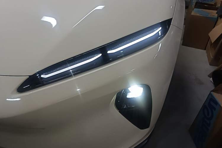 Used Nio ET5 2022 75 kWh Left Front Headlight