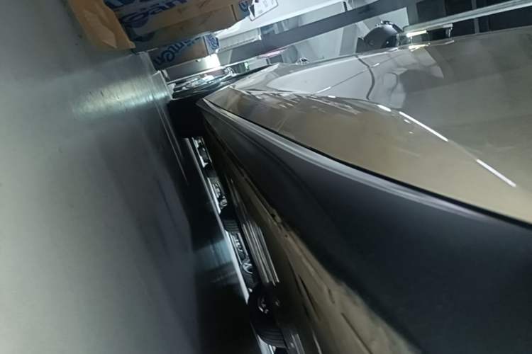 Used Nio ET5 2022 75 kWh Left Side Sill