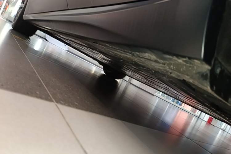 Used Nio ET5 2022 75 kWh Left Side Sill