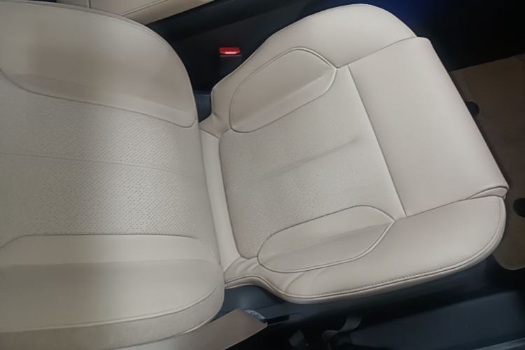 Used Nio ET5 2022 75 kWh Right Front Seat