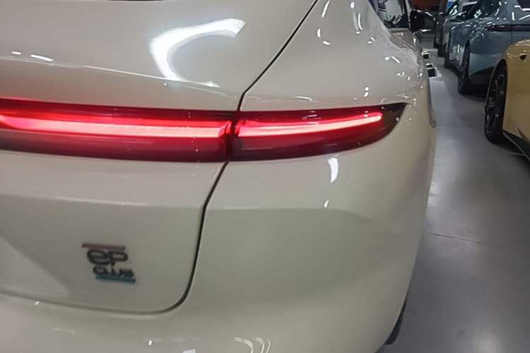 Used Nio ET5 2022 75 kWh Right Rear Taillight