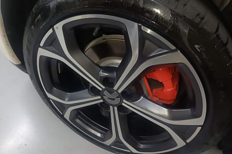 Used Nio ET5 2022 75 kWh Right Rear Wheel Hub