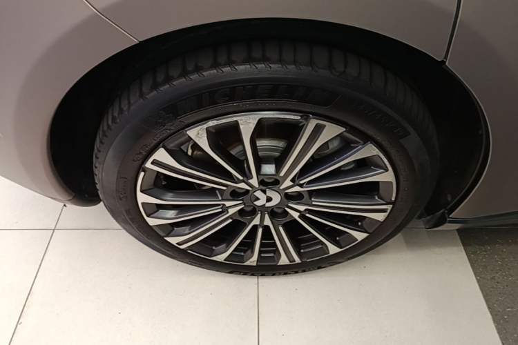 Used Nio ET5 2022 75 kWh Right Rear Wheel Hub