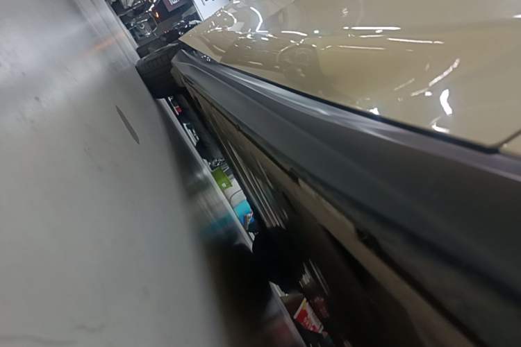 Used Nio ET5 2022 75 kWh Right Side Sill