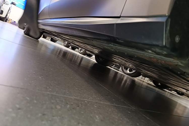 Used Nio ET5 2022 75 kWh Right Side Sill