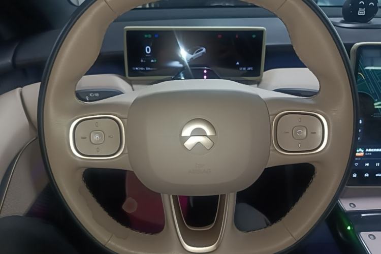 Used Nio ET5 2022 75 kWh Steering Wheel