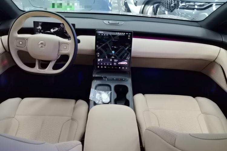 Used Nio ET5 2022 75 kWh Center Console
