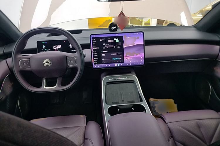 Used Nio ET5 2022 75 kWh Center Console