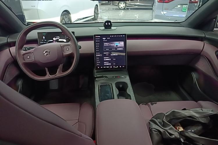 Used Nio ET5 2022 75 kWh Center Console