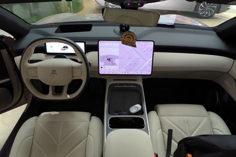 Used Nio ET5 2022 75 kWh Center Console