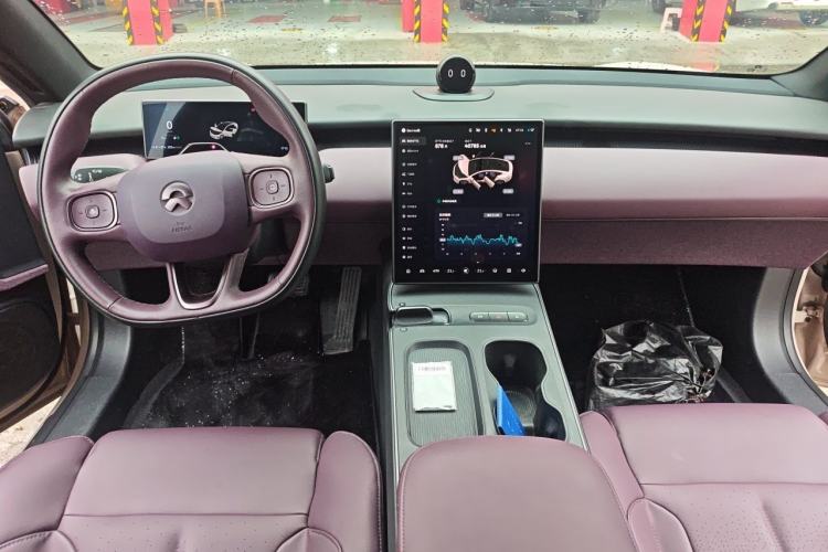 Used Nio ET5 2022 75 kWh Center Console