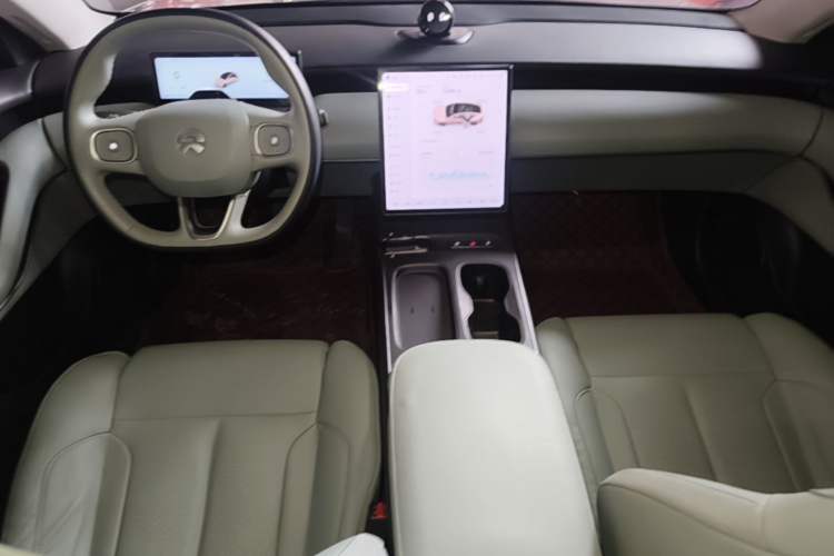 Used Nio ET5 2022 75 kWh Center Console