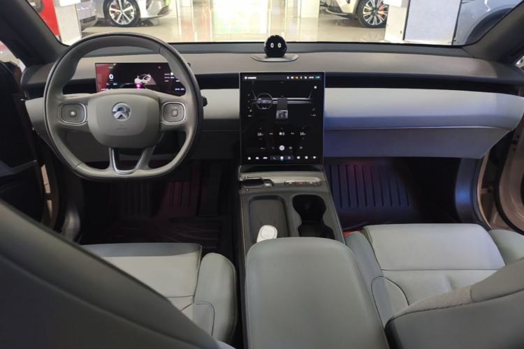 Used Nio ET5 2022 75 kWh Center Console