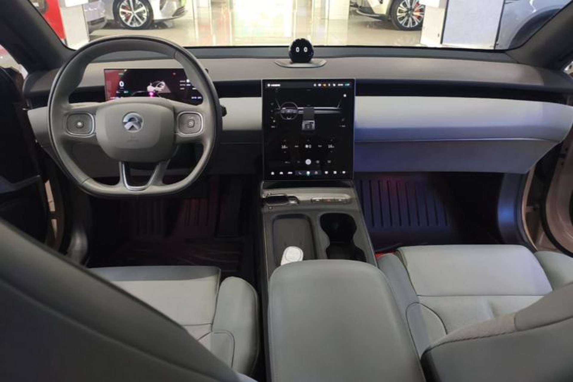 Used Nio ET5 2022 75 kWh Center Console