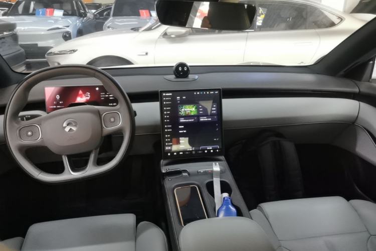 Used Nio ET5 2022 75 kWh Center Console