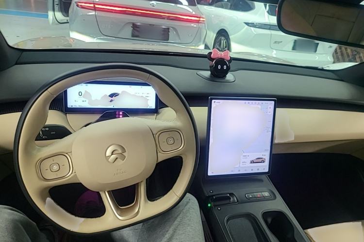 Used Nio ET5 2022 75 kWh Center Console