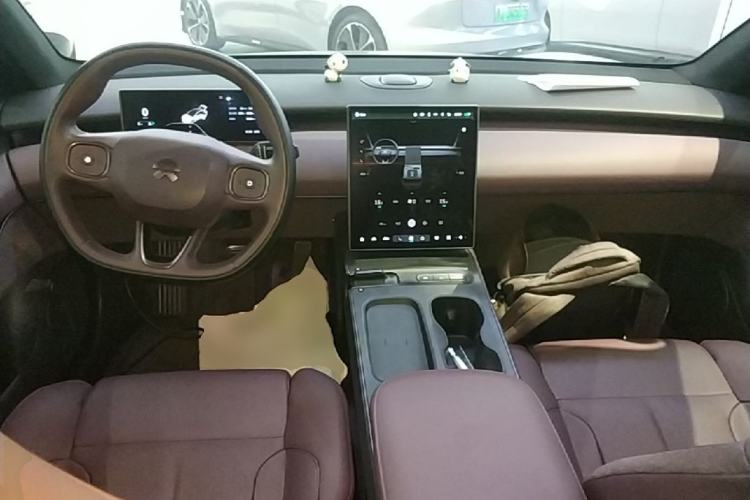 Used Nio ET5 2022 75 kWh Center Console