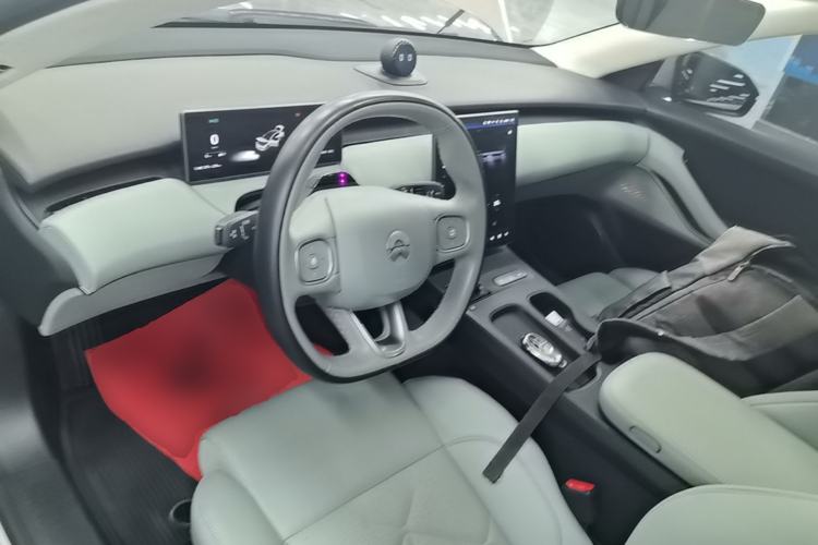 Used Nio ET5 2022 75 kWh Center Console