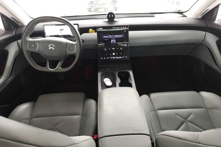 Used Nio ET5 2022 75 kWh Center Console